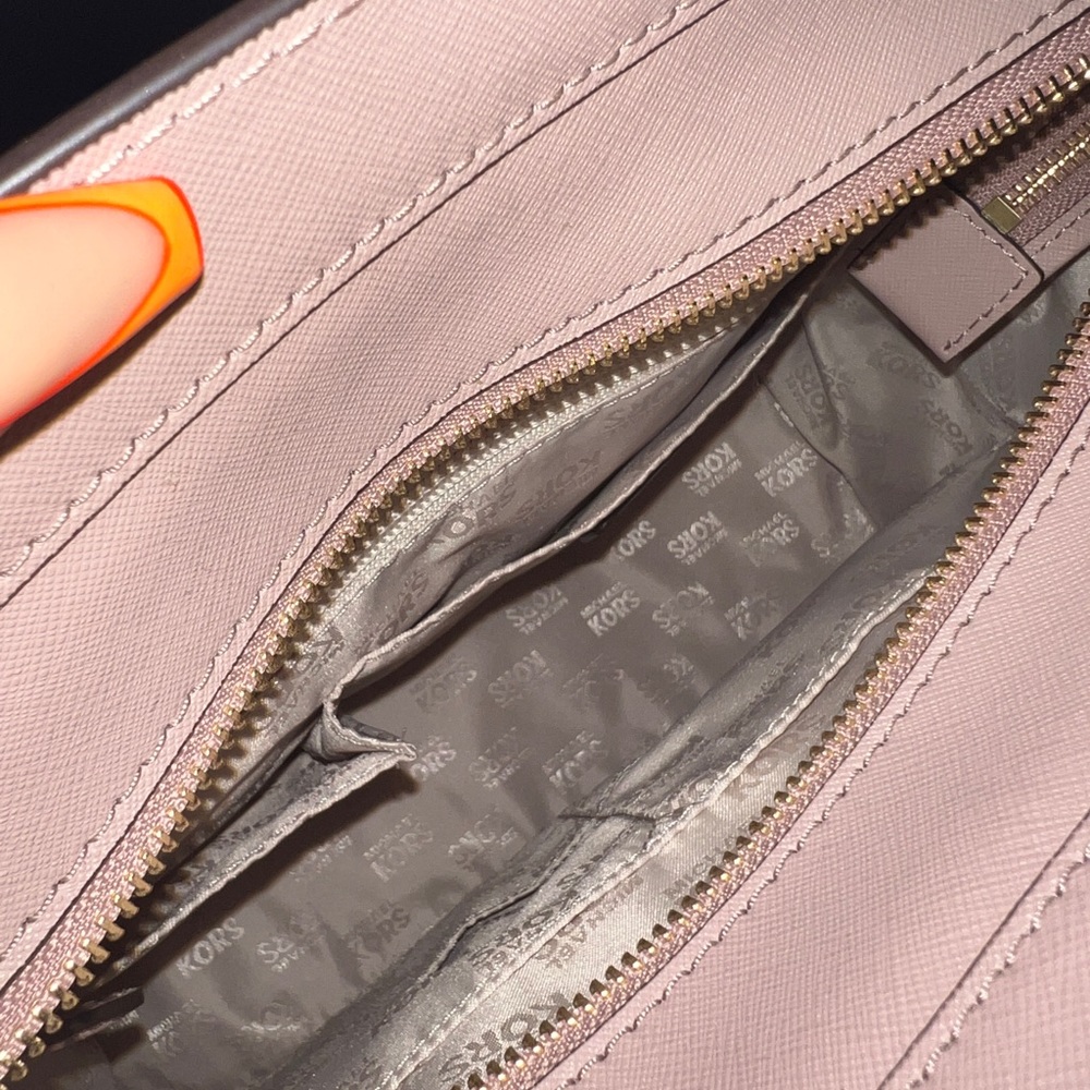 Michael Kors Large Blush Pink Tote - MAKE AN OFFER - Picture 3 of 5